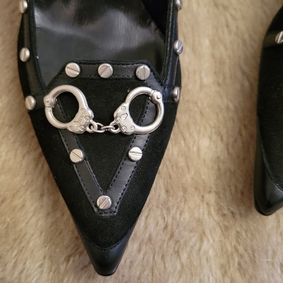 Hollywould $465 New with Box black pumps w metal handcuffs - Picture 3 of 11